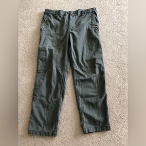 Dockers waist 32 length 30. Green khaki/cargo pants